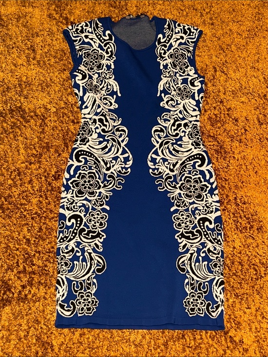 BCBGMaxAzria Dresses & Skirts - BCBGMaxAzria Cobalt Blue Midi Dress with White Floral Lace